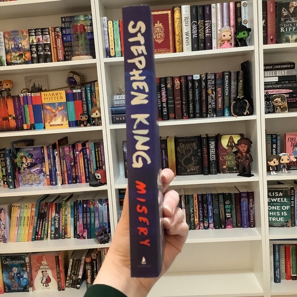 Horror Fiction Book: Misery by Stephen King - Picture 2 of 3